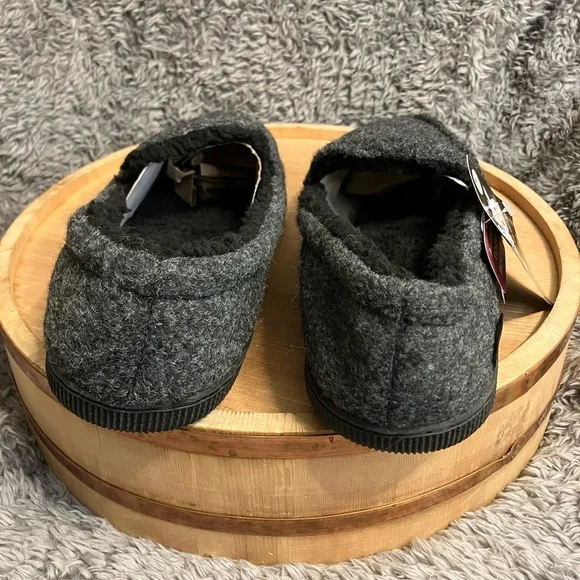 Muk Luks Grey Slippers Size 8-9 - Picture 5 of 9